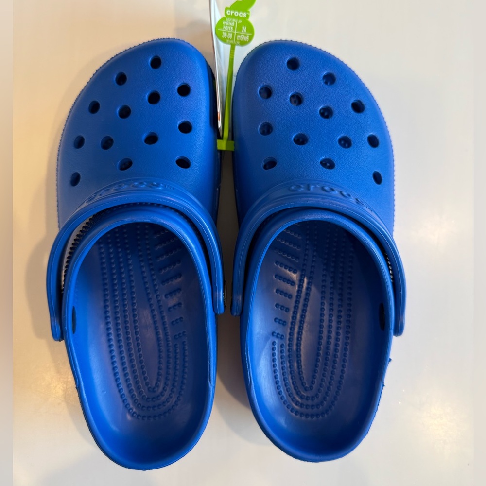 CROCS Women’s Vibrant Blue Sandals